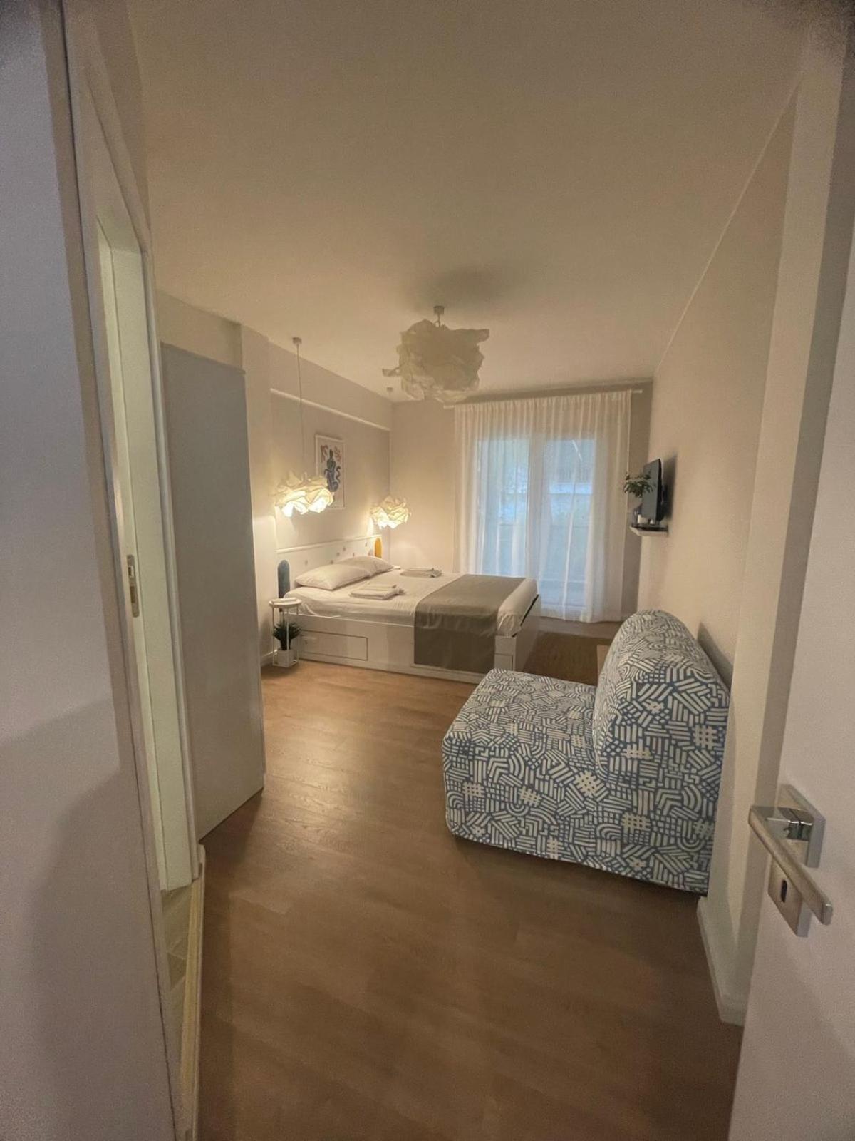 Sea Esta Apartment Néa Péramos Exteriör bild